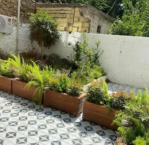 Center Of Old Town,2+1 Flat With Garden * אנטליה