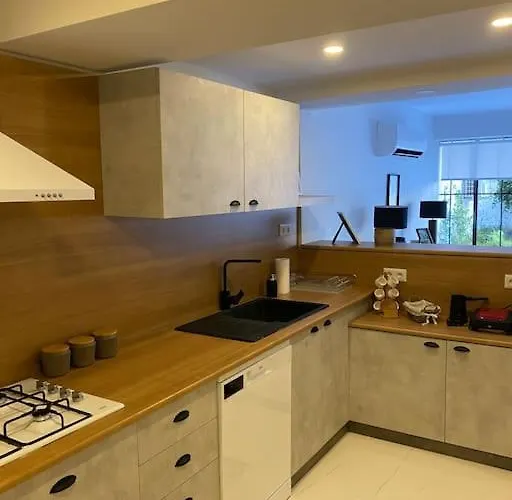 Appartement Center Of Old Town,2+1 Flat With Garden *